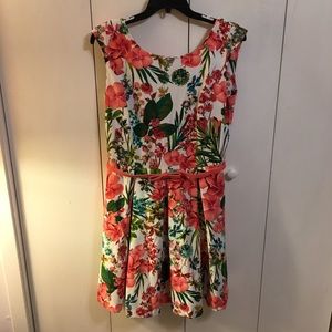 🚨 Donating 11/17 - Sleeveless Floral Dress